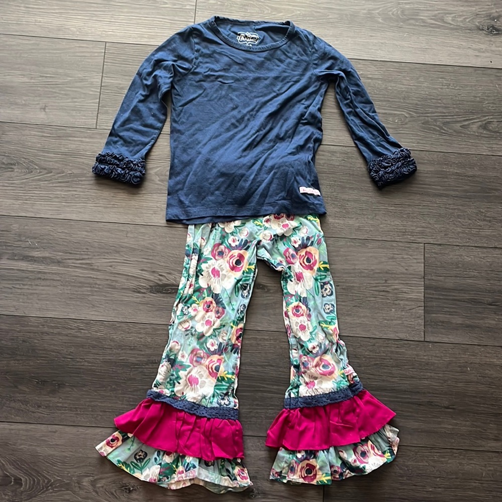 Size 5 Ruffle Butts 2 piece outfit